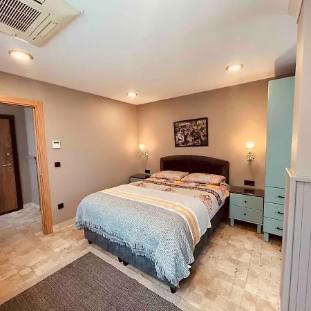 Modern , Two Bedroom And Livingroom On Main Street Appartamento *