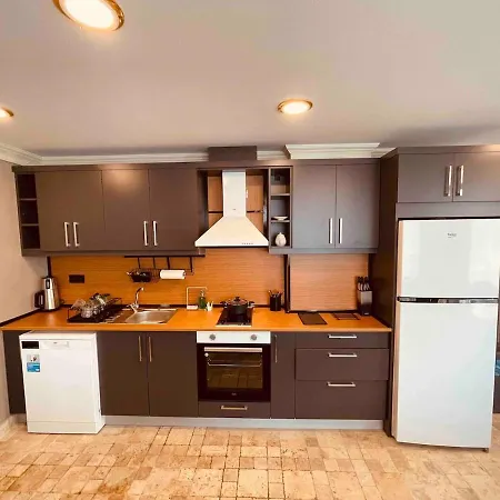 Modern , Two Bedroom And Livingroom On Main Street Appartamento *
