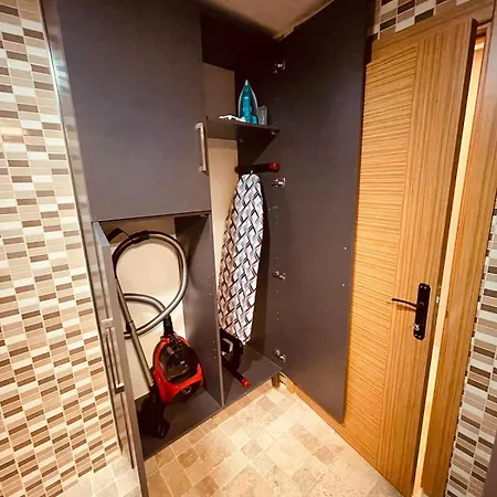 Appartamento Modern , Two Bedroom And Livingroom On Main Street *