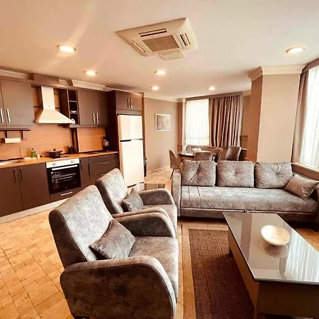 Modern , Two Bedroom And Livingroom On Main Street